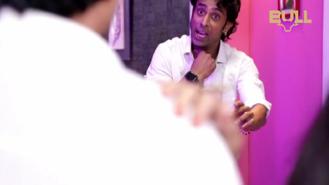 Mere Samne Wali Khidki S01 E01 Bull